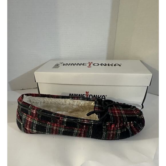 Minnetonka Plaid Moccasin Slippers Red Black Faux Fur Lined Indoor Outdoor Sz 11 - Picture 4 of 9
